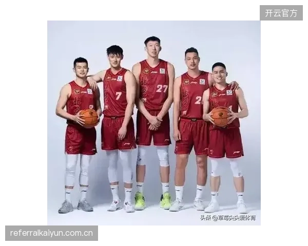 季后赛格局印证常规赛排名,四强球队展现联赛顶级实力。 季后赛格局印证常规赛排名,四强球队展现联赛顶级实力。